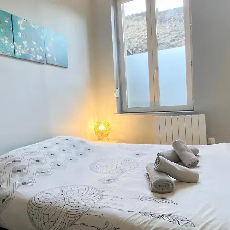 Gold - - Centre * Calais