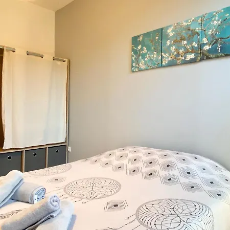 Gold - - Centre * קאלה